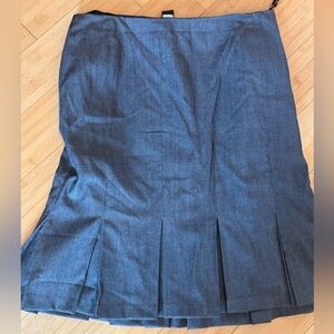 LIKE NEW! GAP Black/Gray Straight Trumpet Skirt Pleated Kicks Side Zip Sz 10